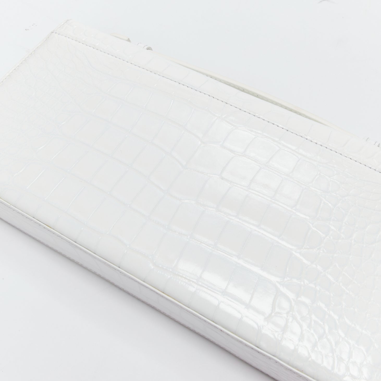 Unsigned / متعددة Mustang Wristlet Bag - Image 10