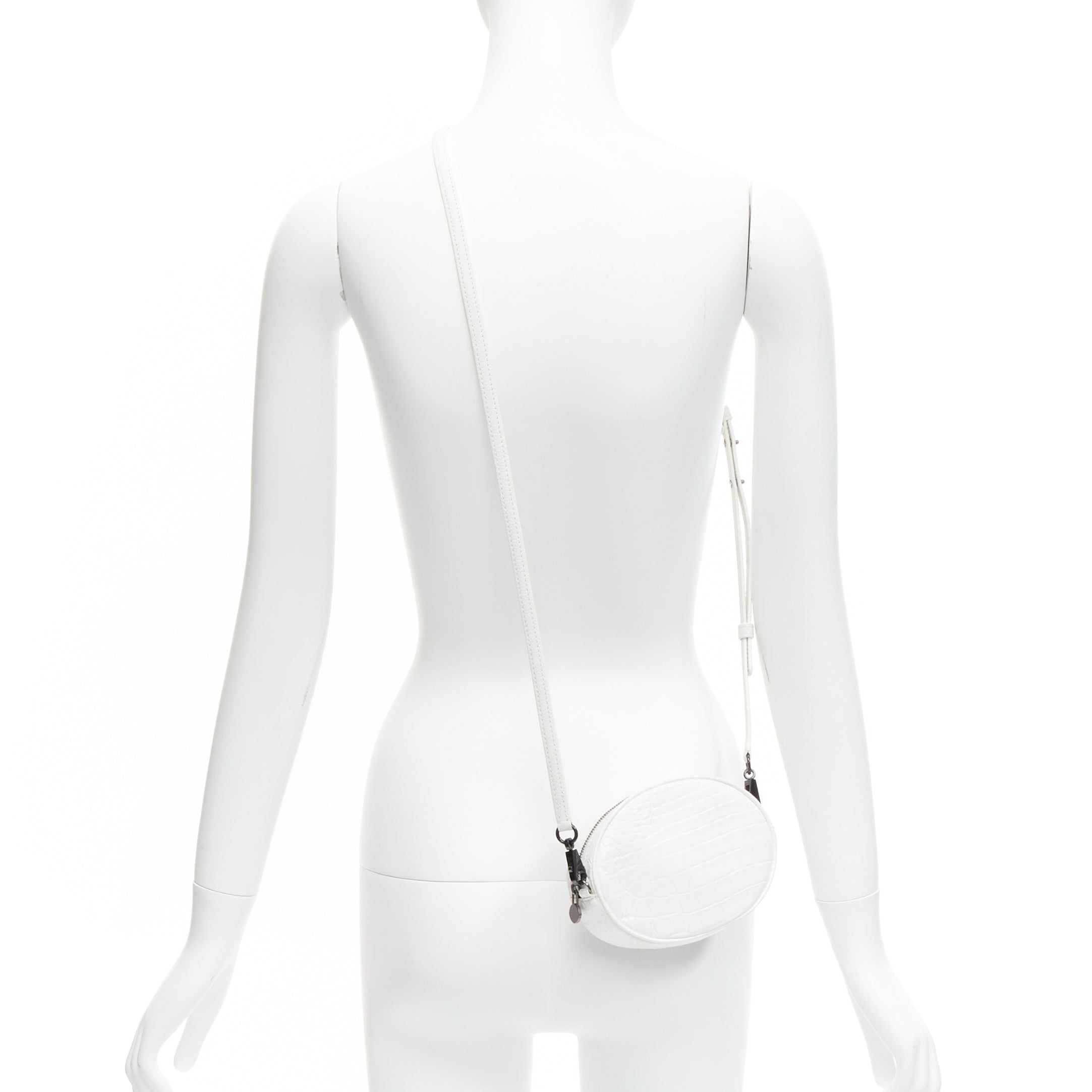 Unsigned / متعددة Emma - Back view