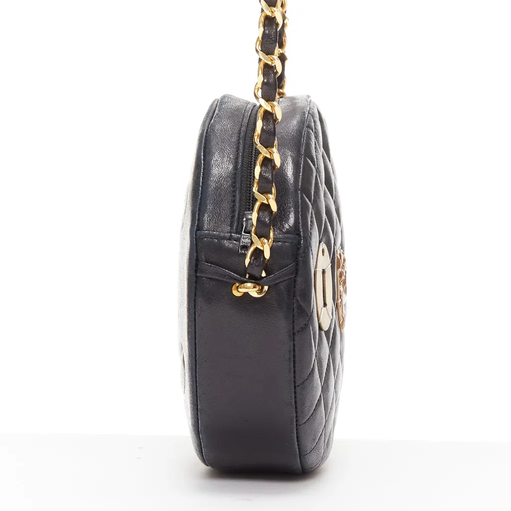 Unsigned Loop Envelope Bag Black Leather Fair - Model View