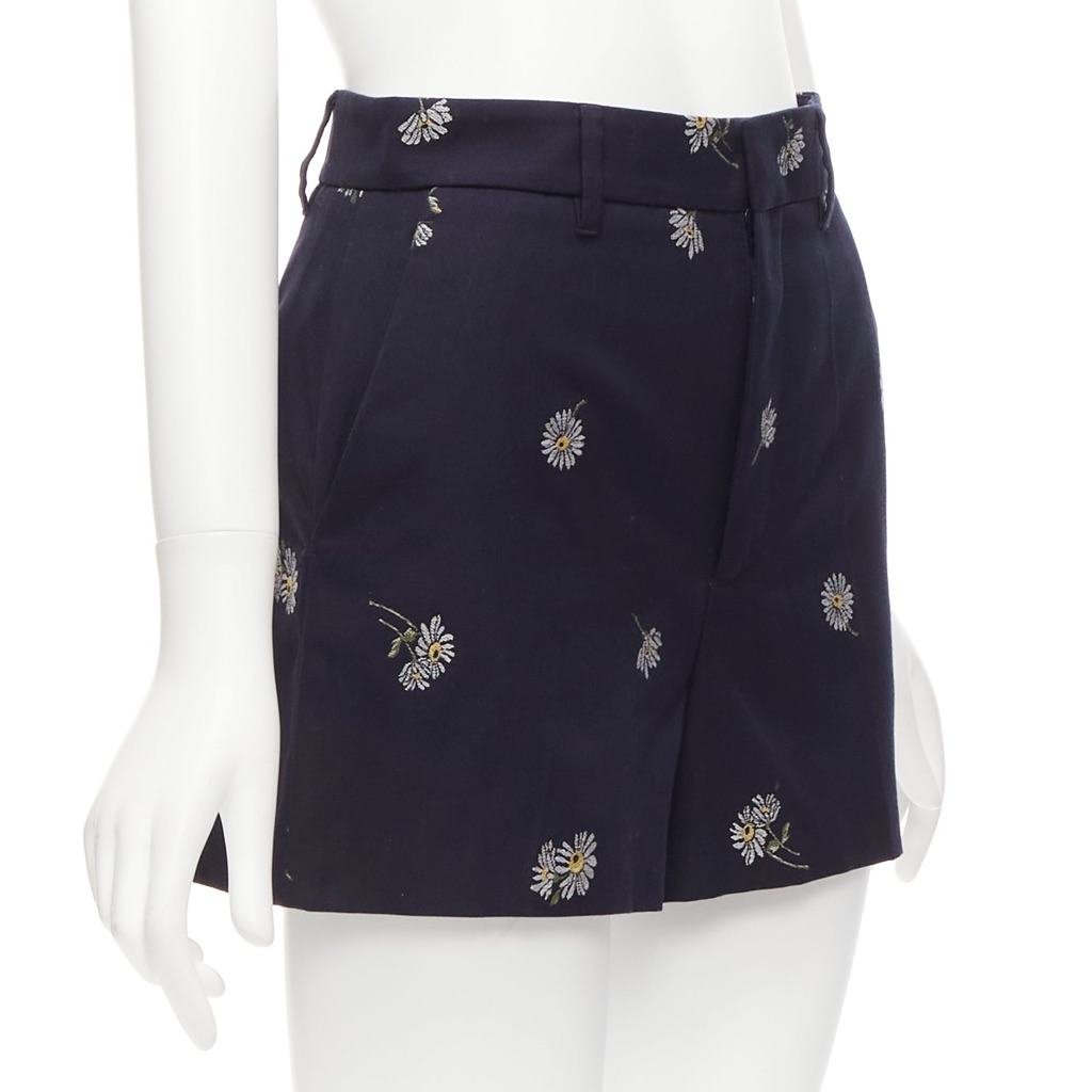 Red Valentino Garavani Daisy Floral Shorts - Image 6