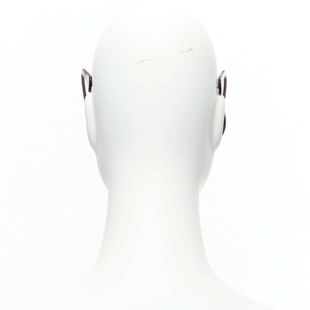 Cutler & Gross M0812 - Side view