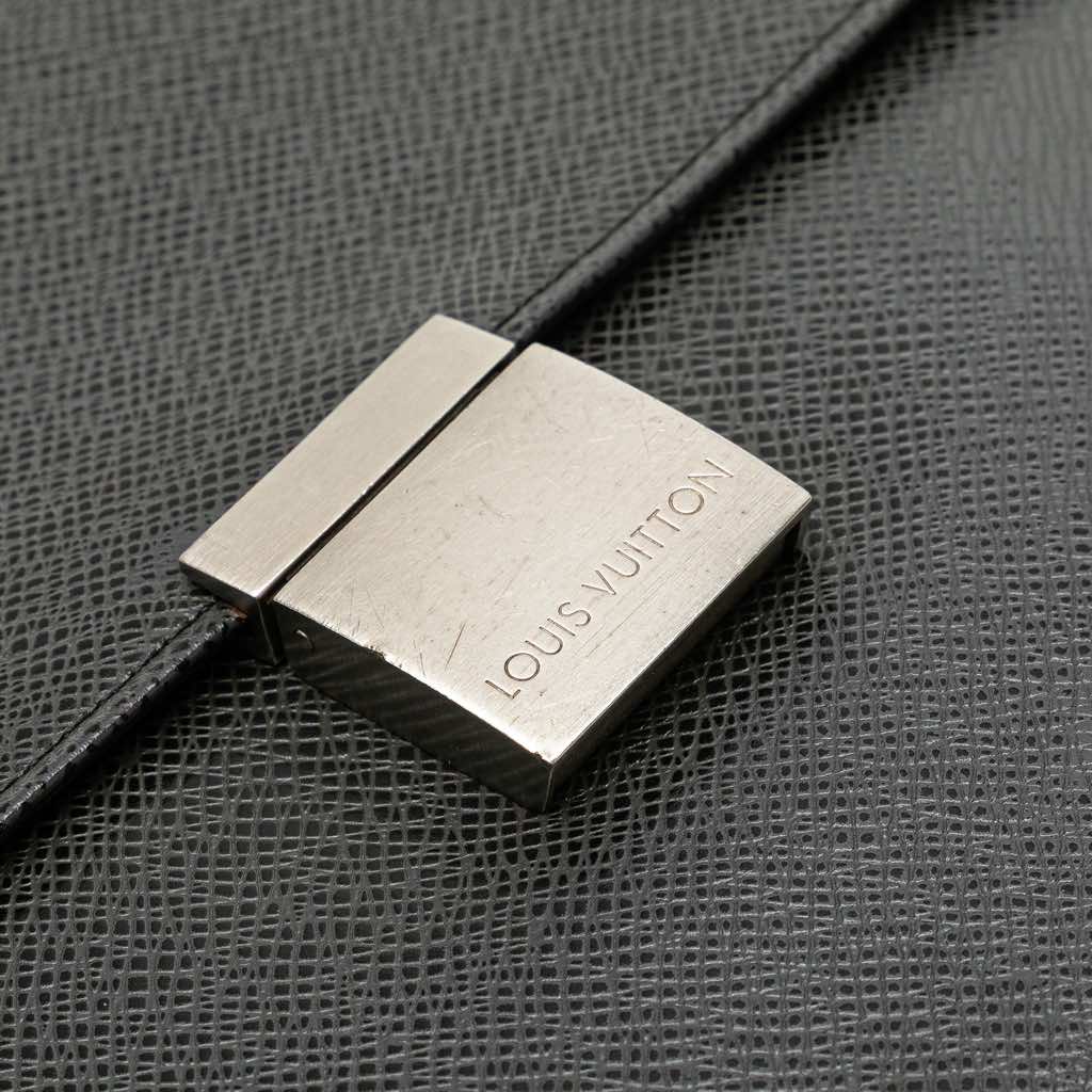 Louis Vuitton Taiga Selenga - Image 13