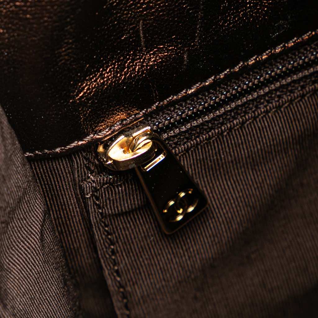 Chanel Metallic Lambskin Flap Crossbody - Detail 2