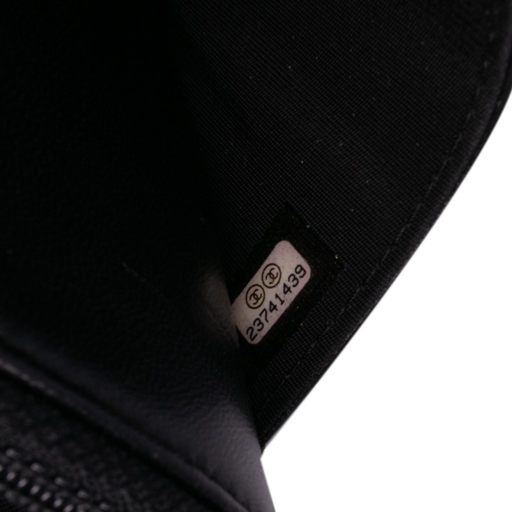 Chanel Bicolor Quilted Lambskin Camellia Wallet on Chain - Detail 1