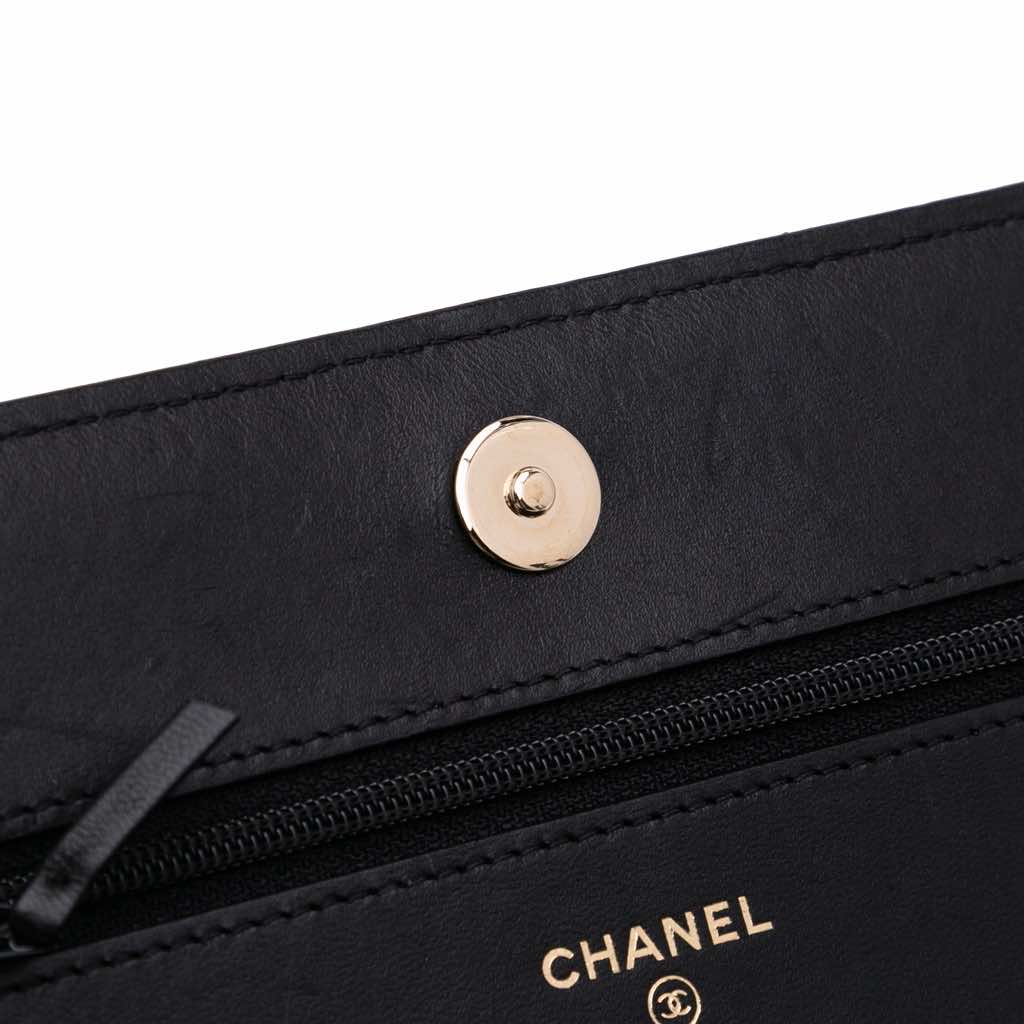 Chanel Bicolor Quilted Lambskin Camellia Wallet on Chain - Detail 2