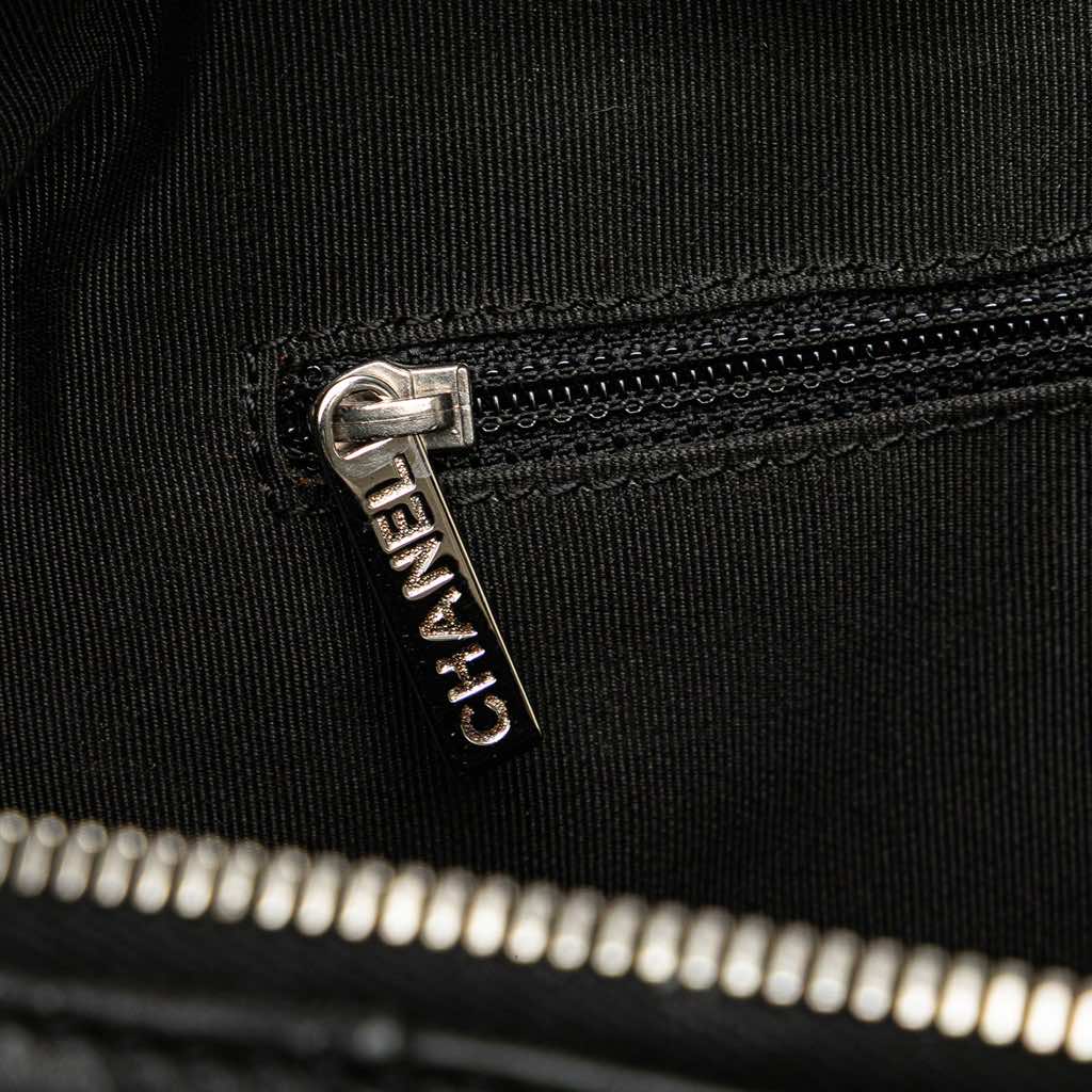 Chanel CC Chevron Quilted Lambskin Boston - Detail 1