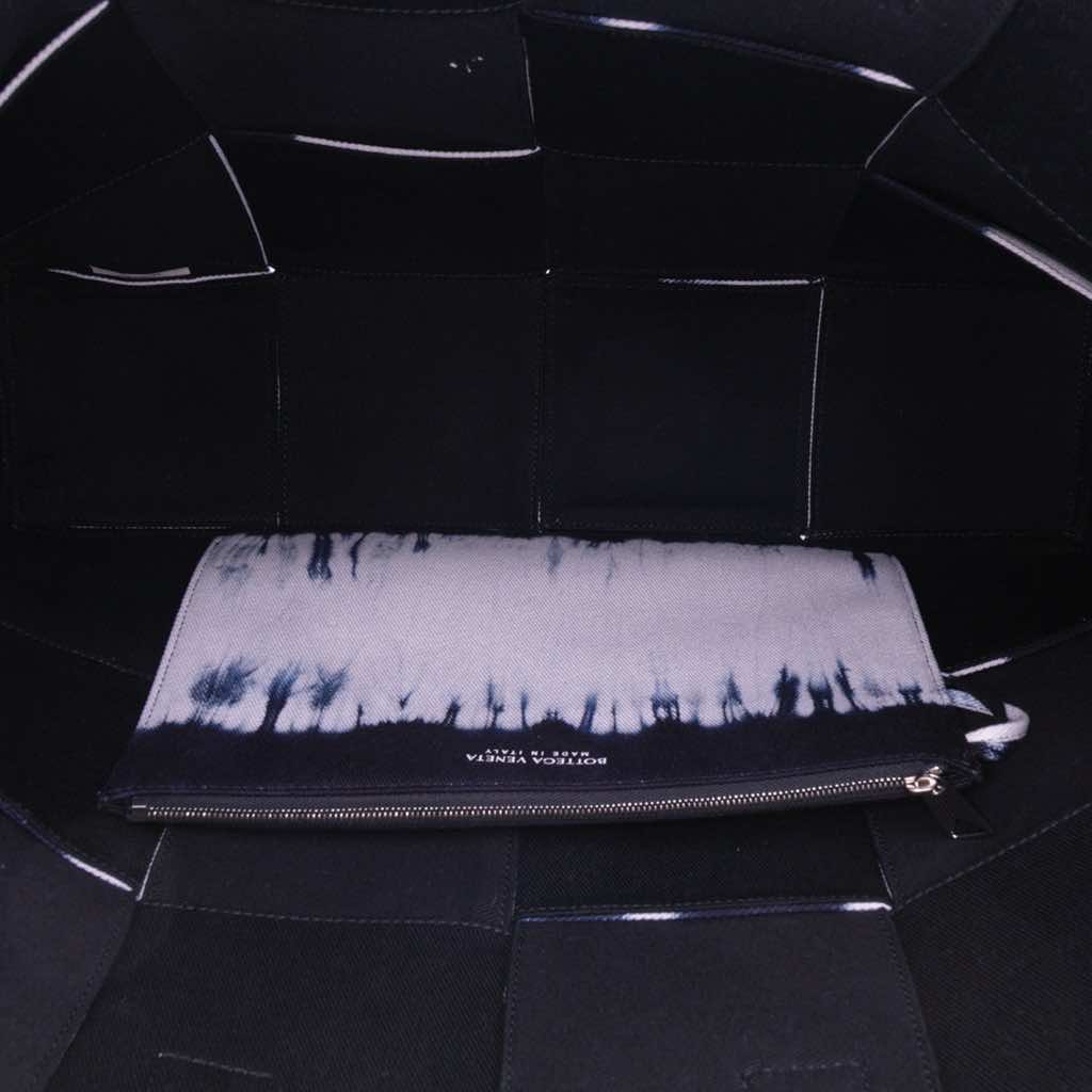 Bottega Veneta Large Denim Intrecciato Tie Dye Arco Tote - Detail 2