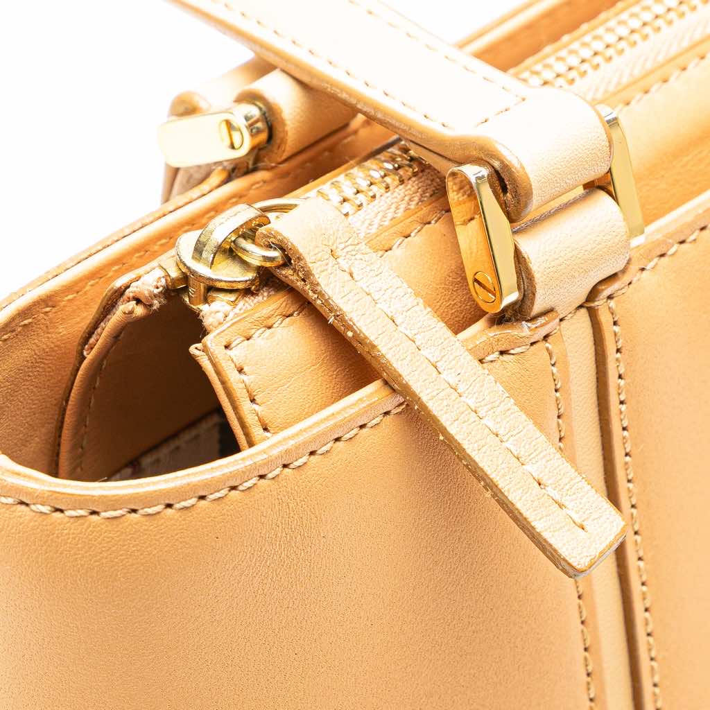 Burberry Leather Tote - Image 10