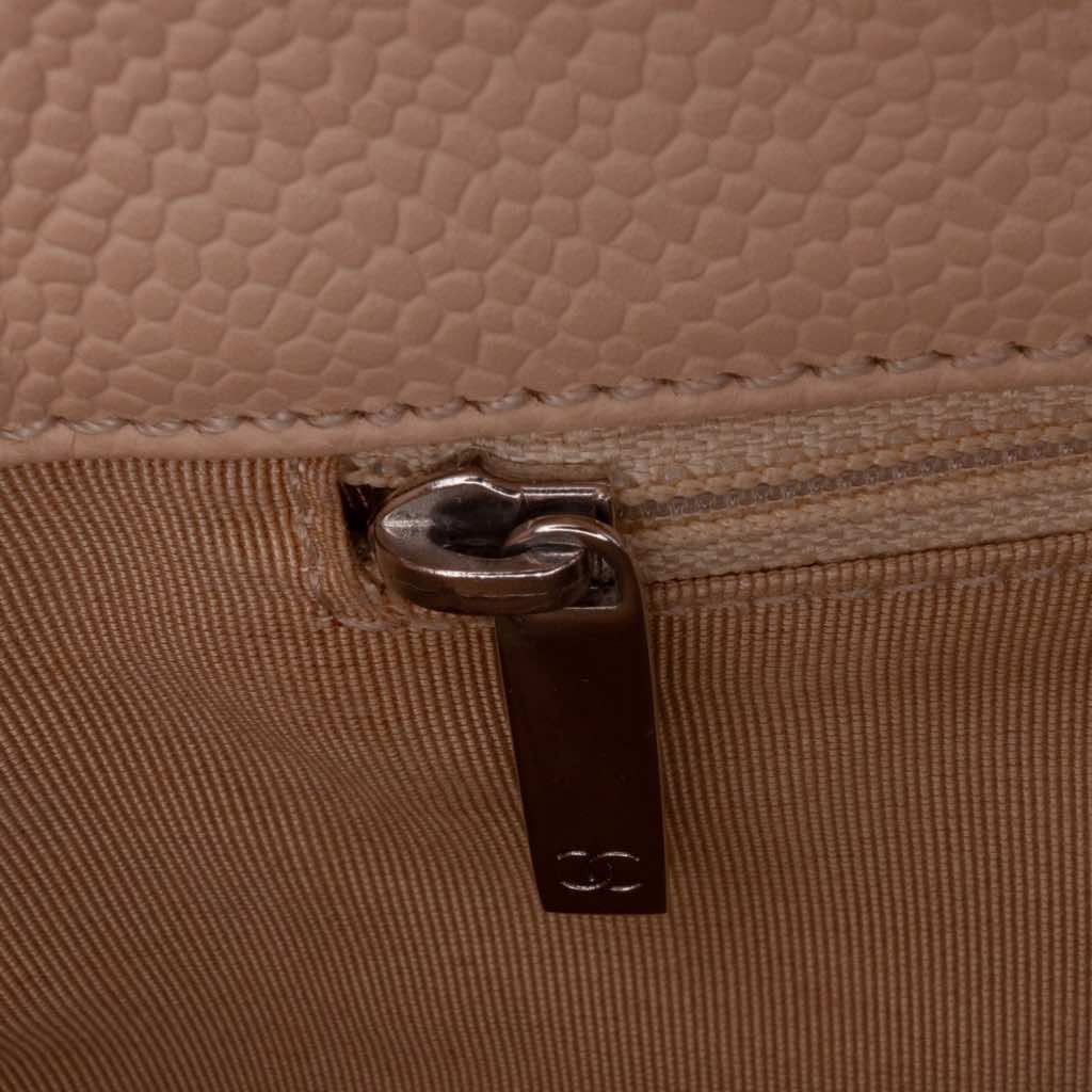 Chanel Caviar Grand Shopping Tote - Detail 1