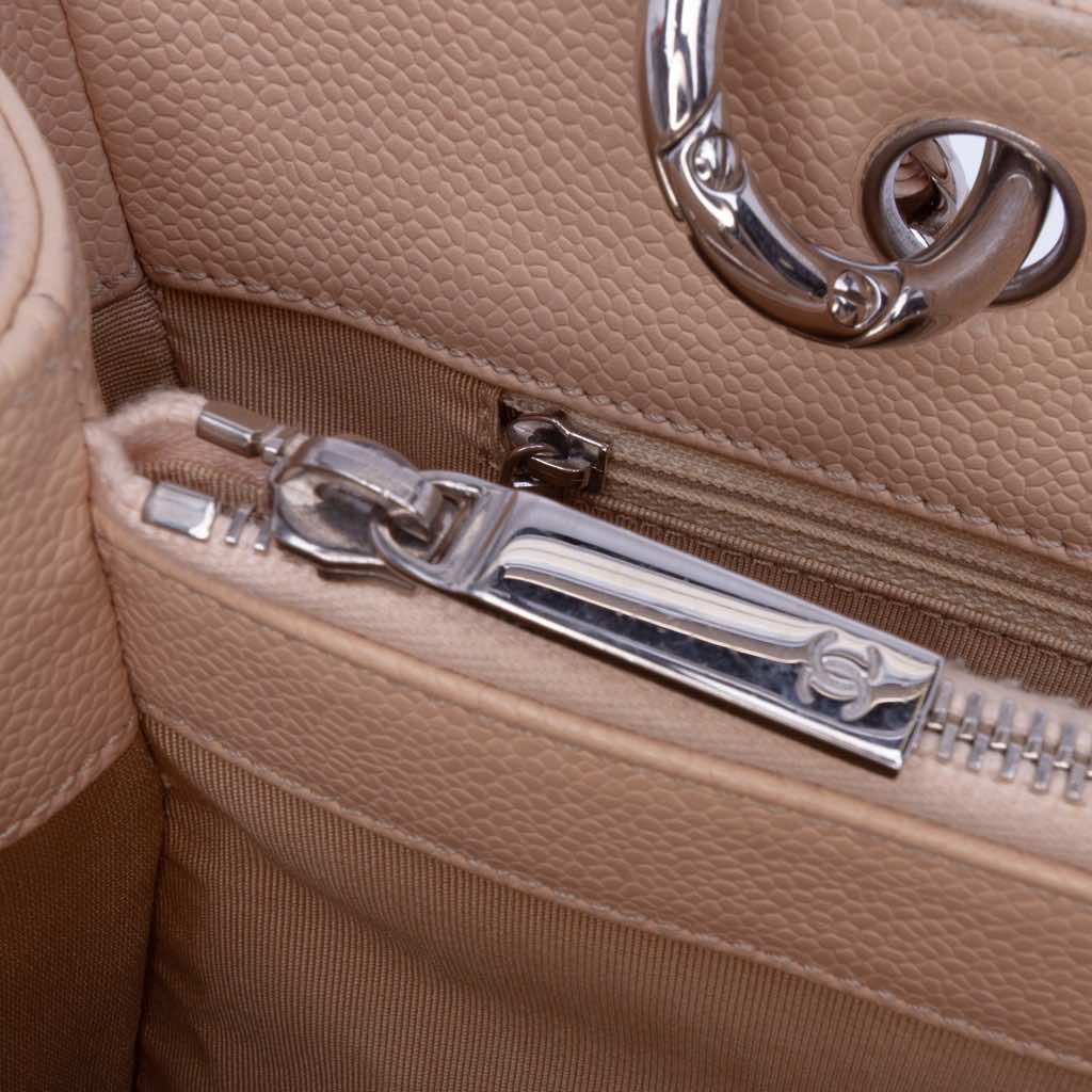 Chanel Caviar Grand Shopping Tote - Detail 2