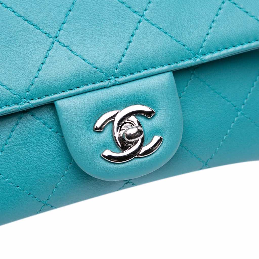 Chanel CC Quilted Calfskin Double Flap - Detail 1