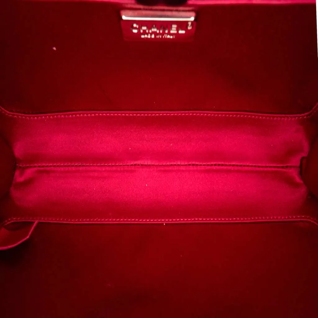 Chanel Quilted Satin Chain Around Clutch Red Good - Model View