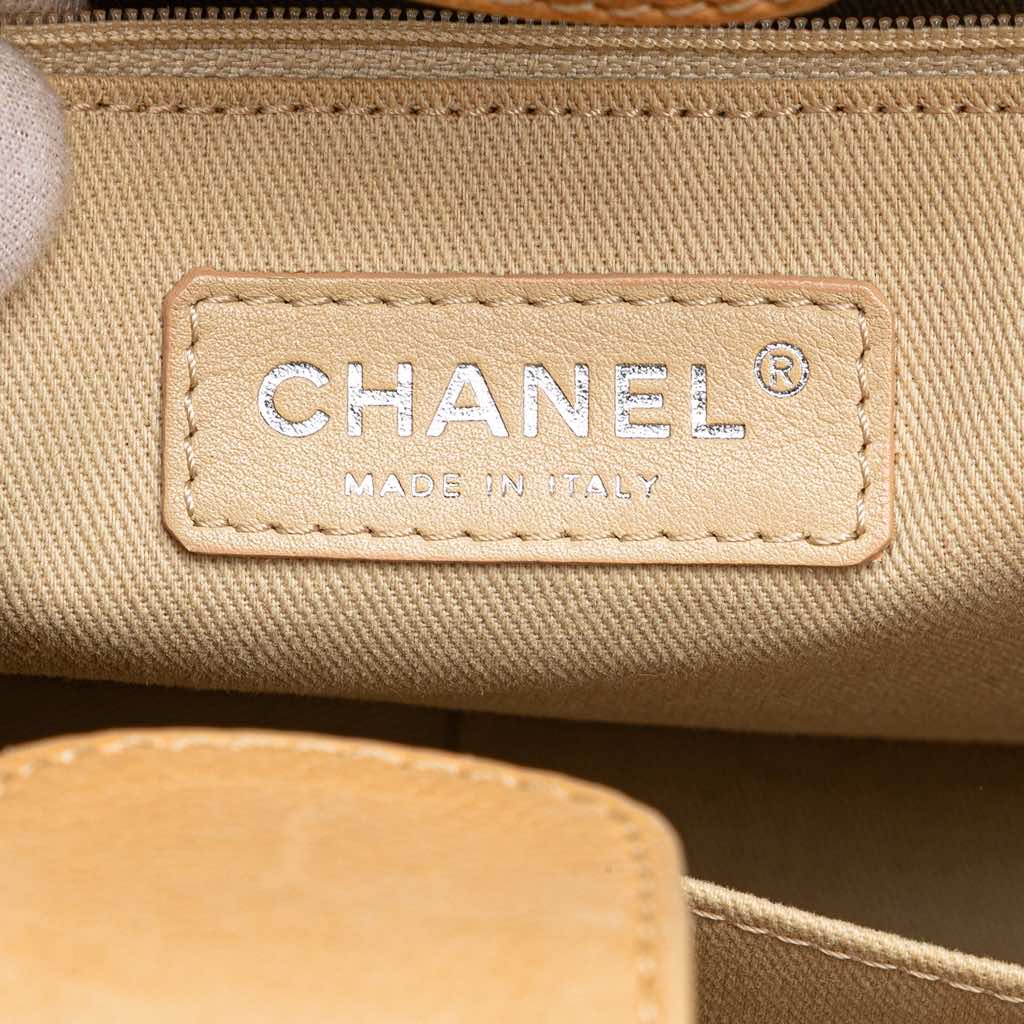 Chanel Caviar Petite Shopping Tote - Detail 1