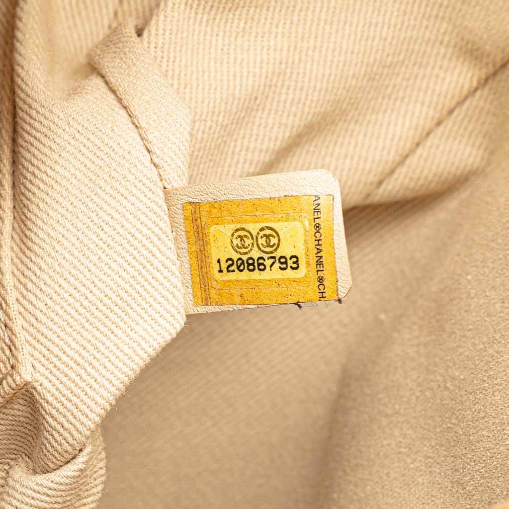 Chanel Caviar Petite Shopping Tote - Detail 2