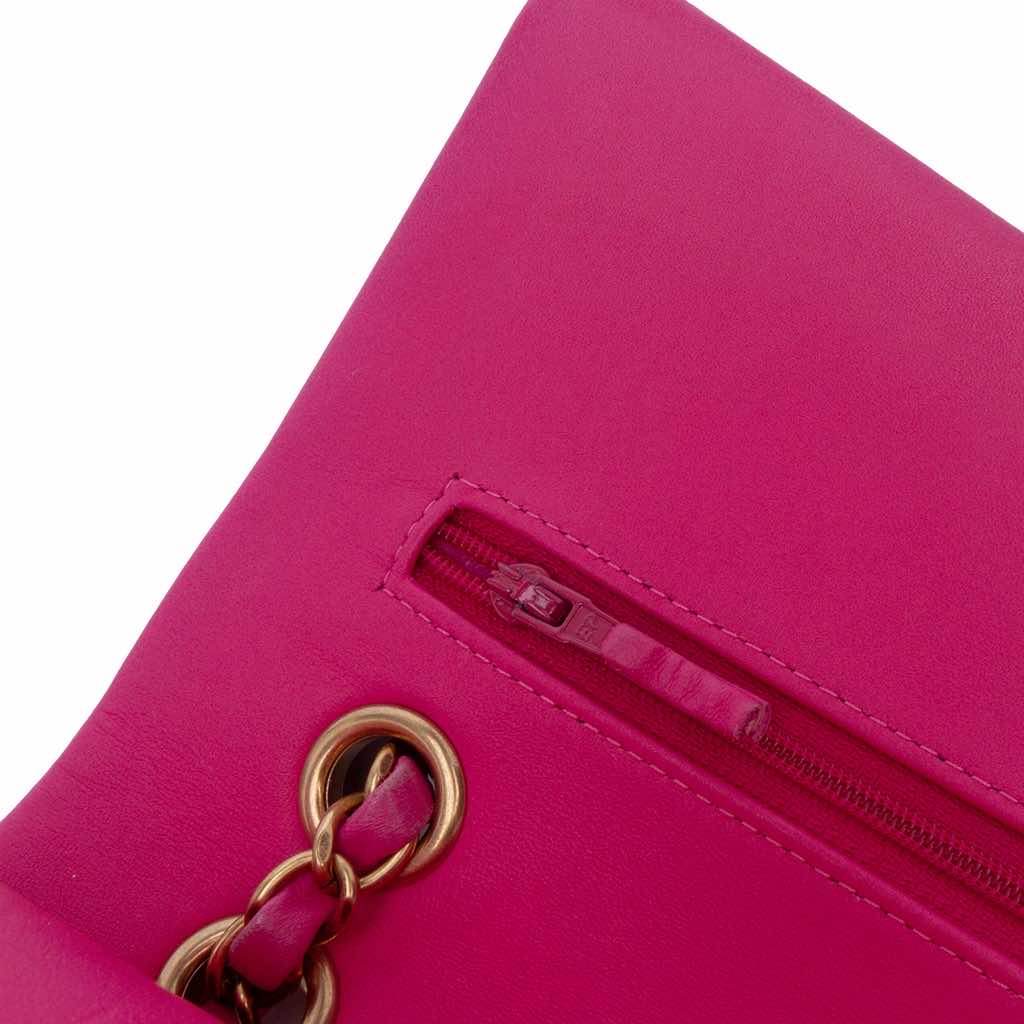 Chanel Medium Classic Chevron Lambskin Double Flap - Detail 2