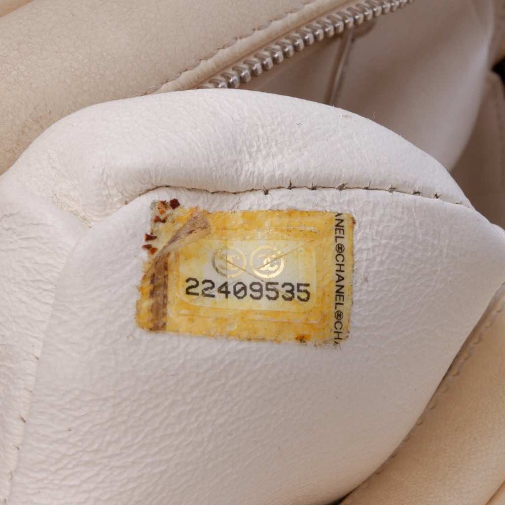 Chanel Small Tweed and Resin Zipped Shopping Bag - Detail 1