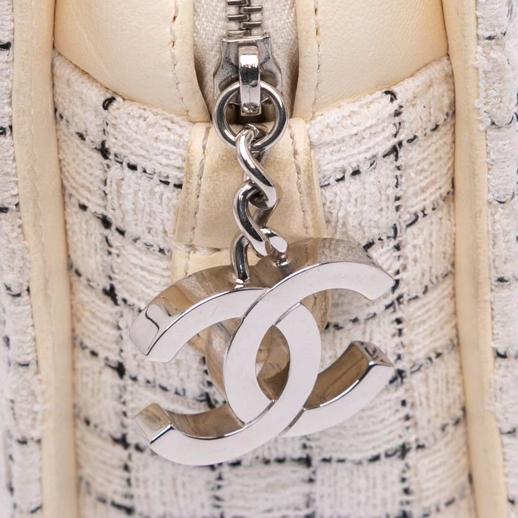 Chanel Small Tweed and Resin Zipped Shopping Bag - Detail 2