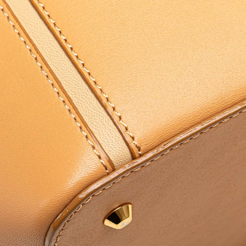 Burberry Leather Tote - Image 10