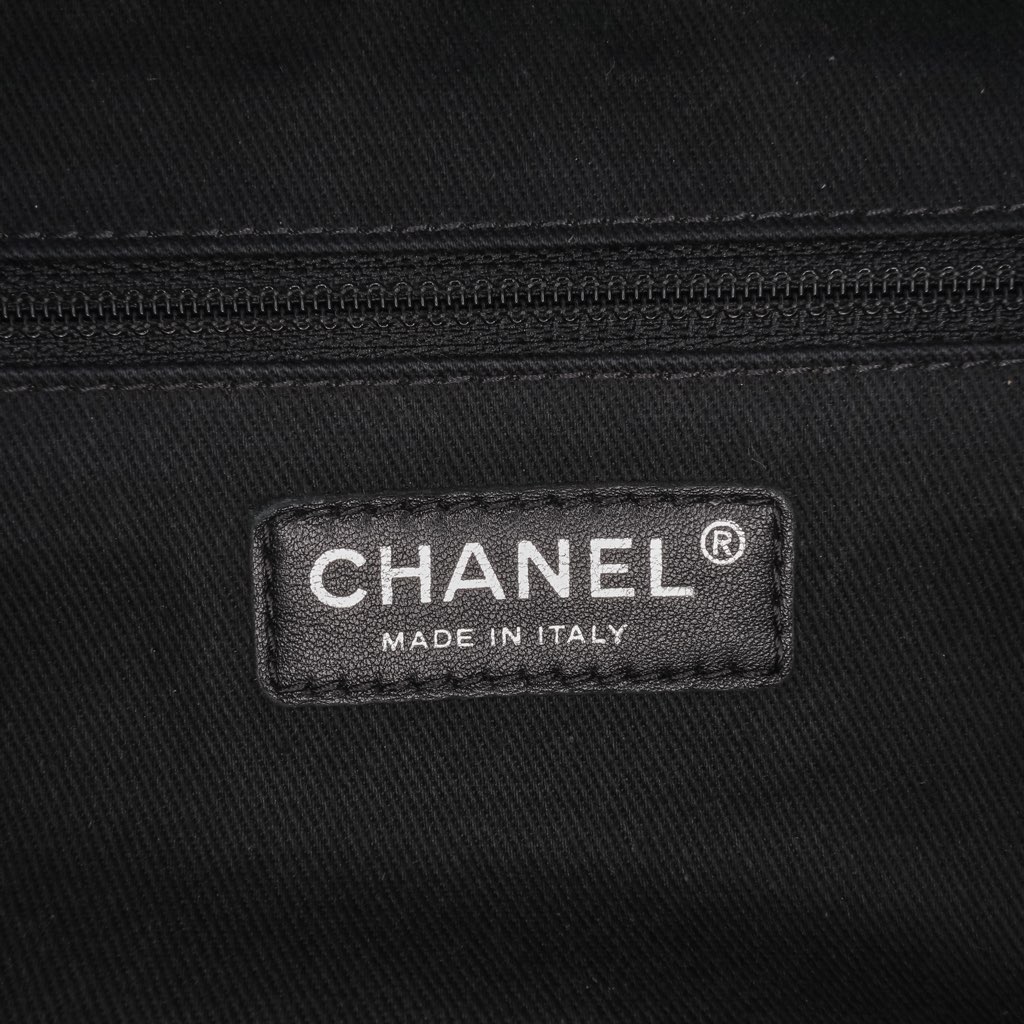 Chanel Jumbo Quilted Iridescent Caviar Easy Flap - 5