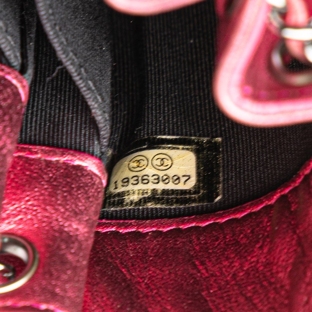 Chanel CC Patent Phone Holder Crossbody - Detail 1
