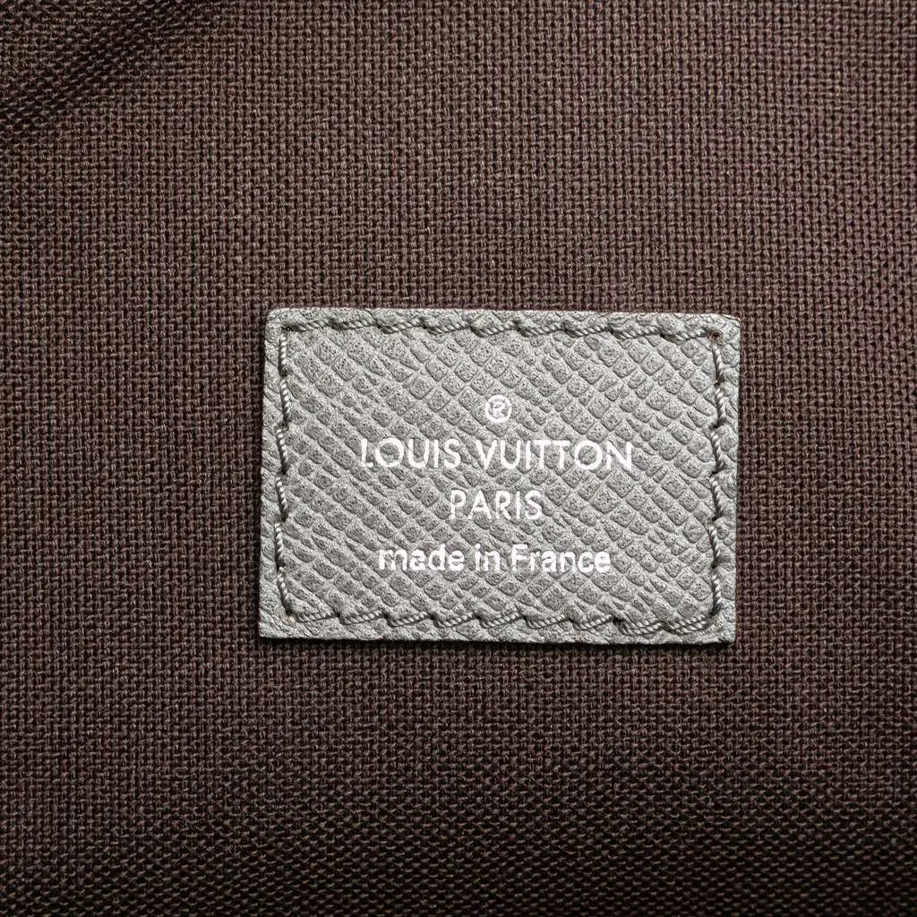 Louis Vuitton Taiga Sasha Grey Leather Good - Box View