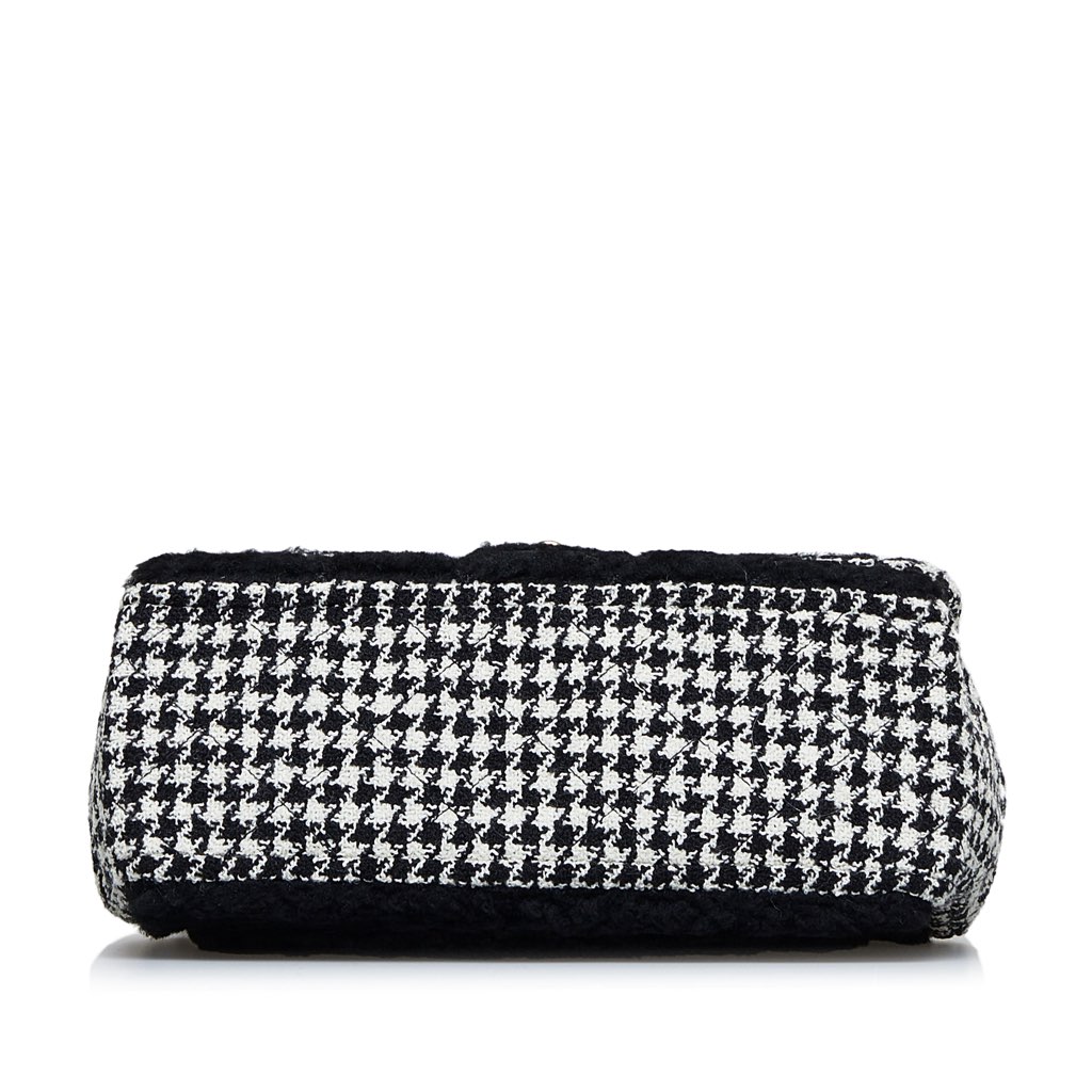 Chanel CC Shoulder Bag - 4