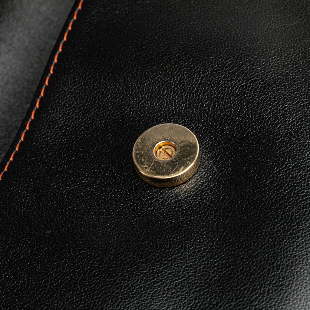 Yves Saint Laurent Leather Shoulder Bag - Image 12