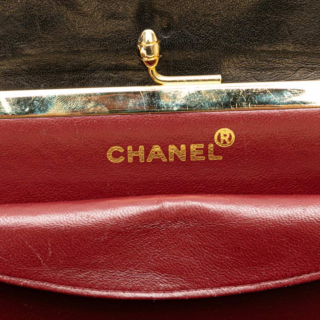 Chanel CC Chevron Lambskin Frame Chain Shoulder Bag - Detail 1