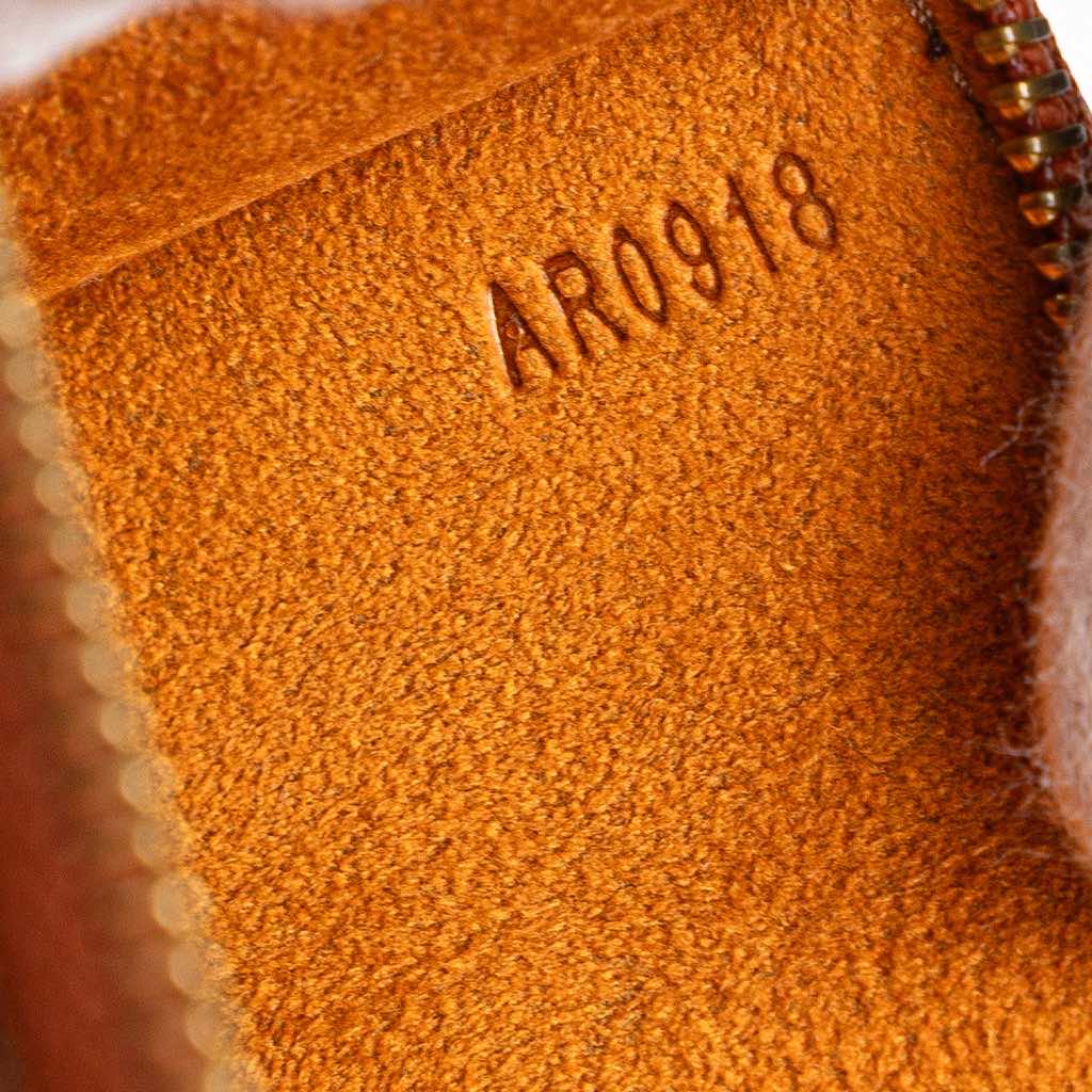 Louis Vuitton Epi Pochette Accessoires - Side view