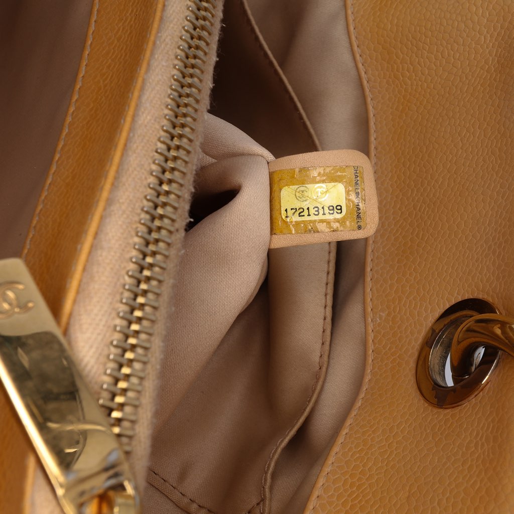 Chanel Caviar Grand Shopping Tote - Detail 1