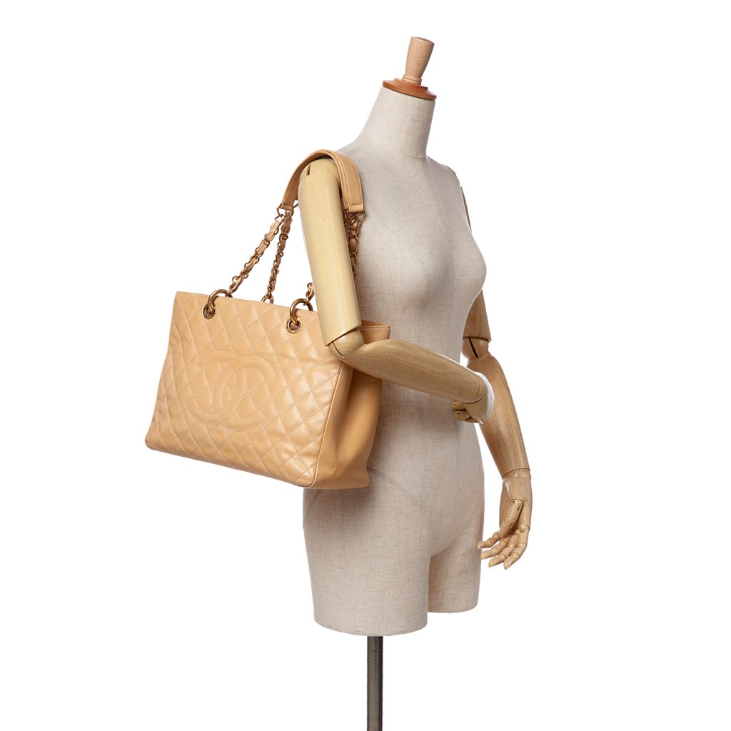 Chanel Caviar Grand Shopping Tote - Image 12