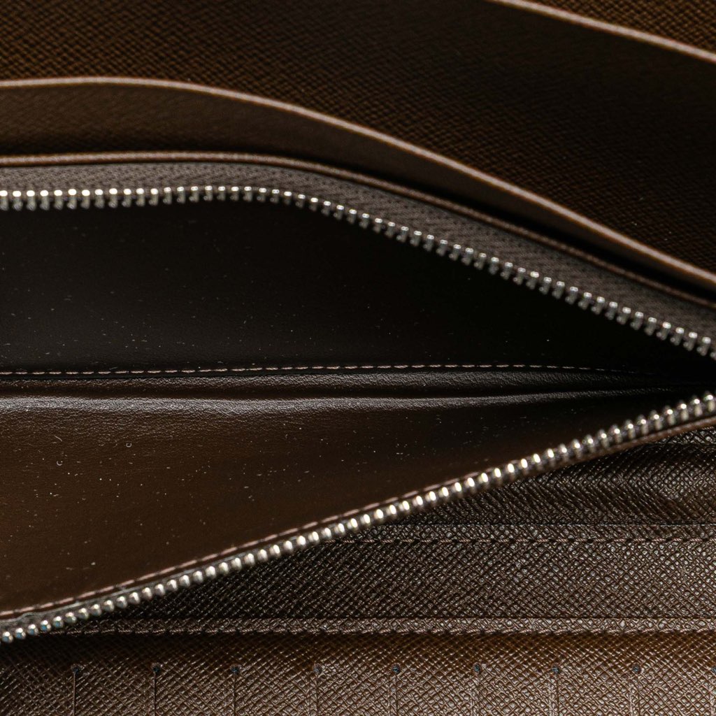 Louis Vuitton Taiga Atoll Organizer - 4