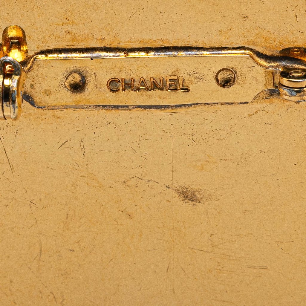 Chanel Gold Plated and Enamel Round Coco Paris Brooch - Image 6