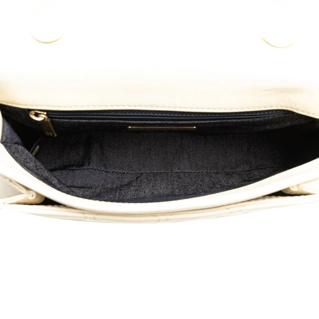 Chanel Crumpled Calfskin En Vogue Rope Flap White Leather Very good - Model View