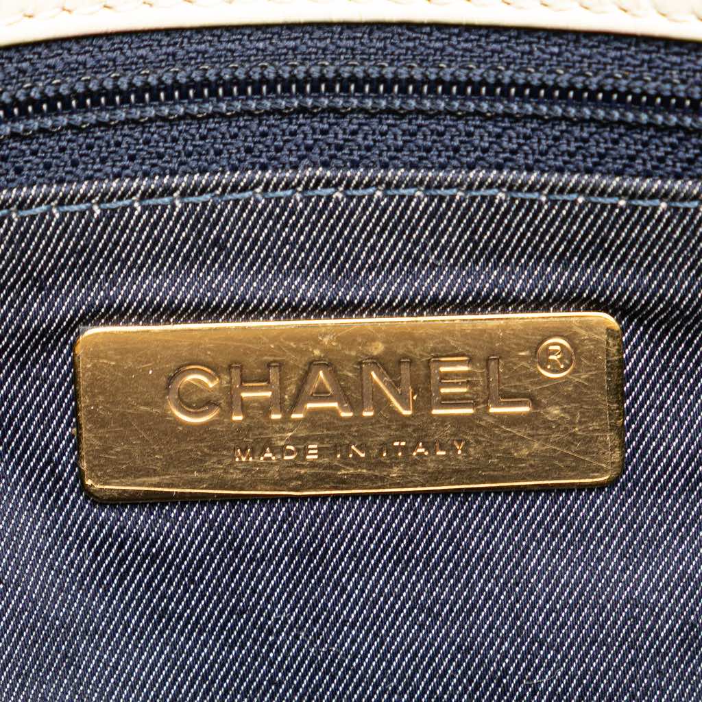 Chanel Crumpled Calfskin En Vogue Rope Flap - Side view