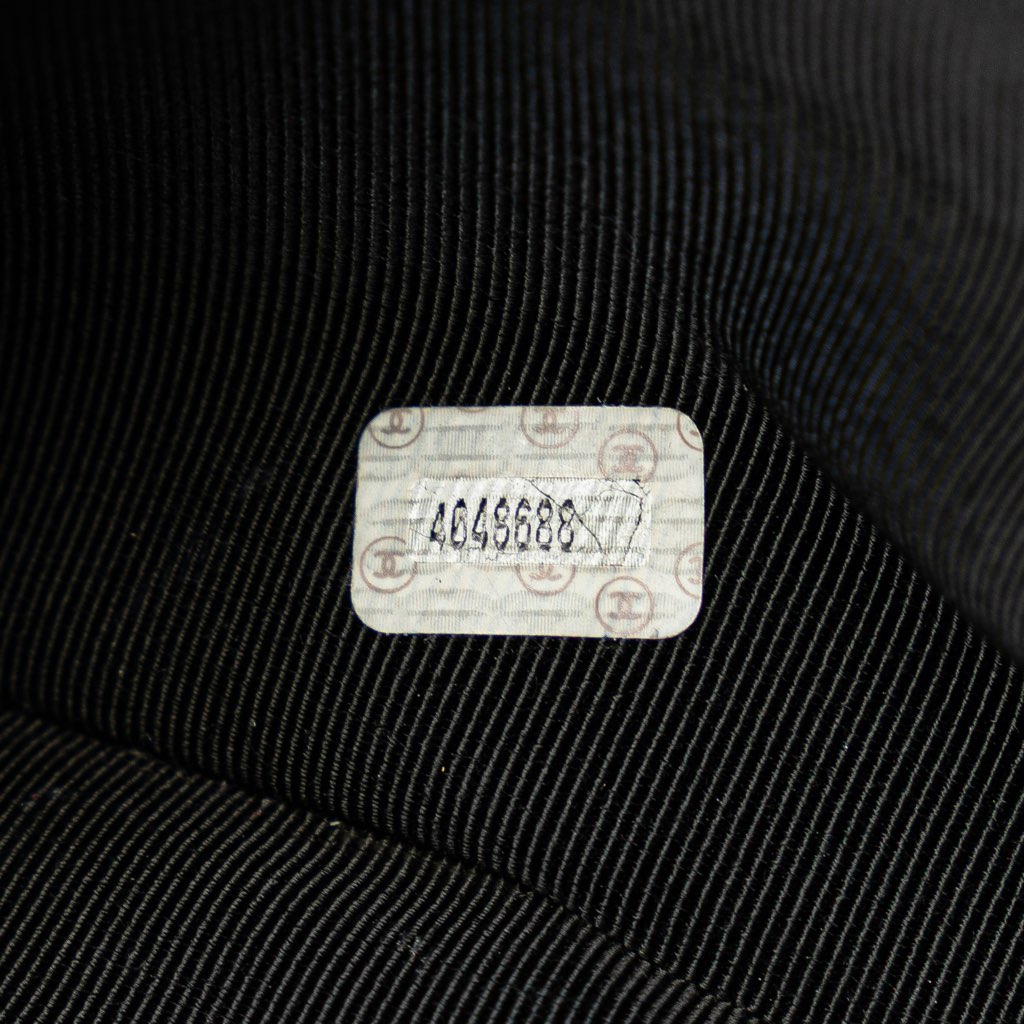 Chanel Triple CC Caviar Shoulder Bag - Detail 1