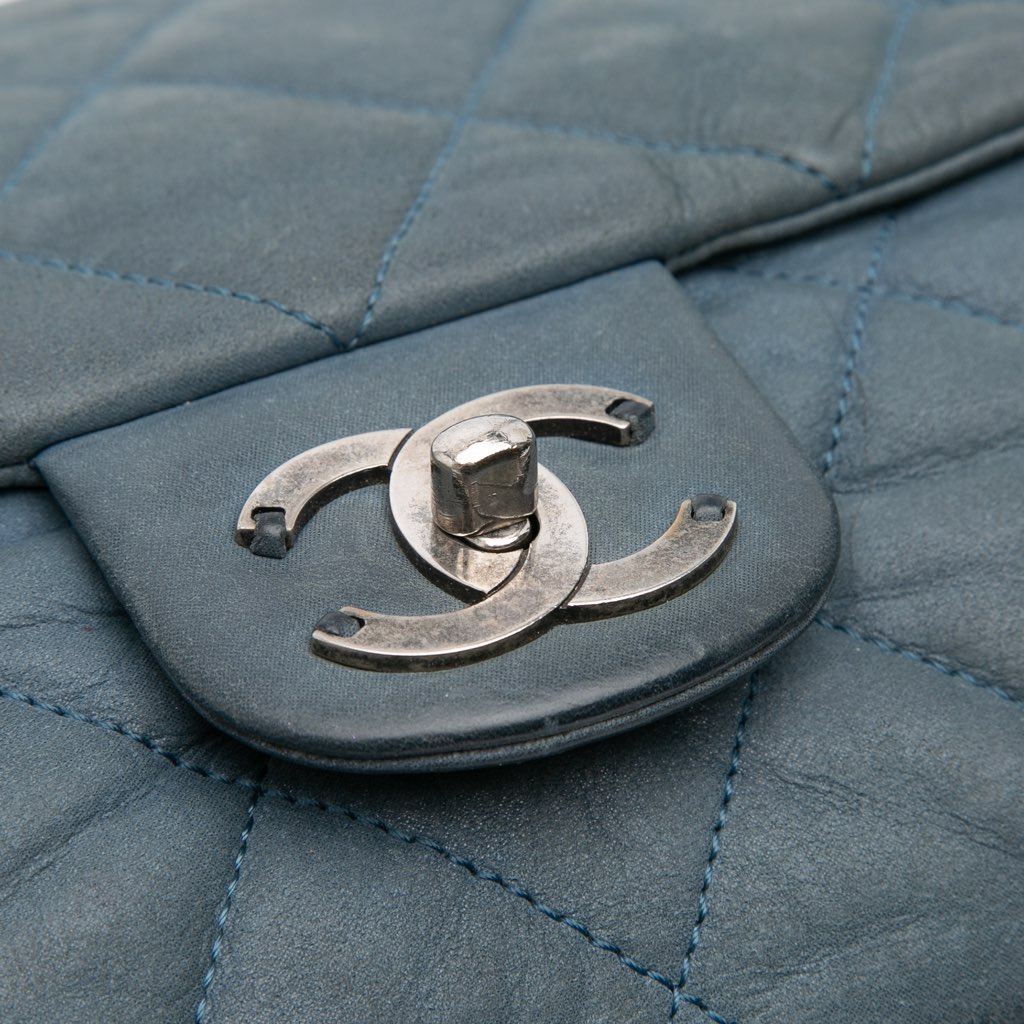 Chanel Jumbo Iridescent Calfskin In The Mix Flap - Detail 2