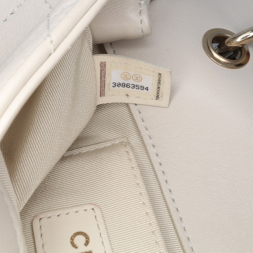 Chanel Medium Lambskin Twist Chain Enamel CC Flap - Detail 1