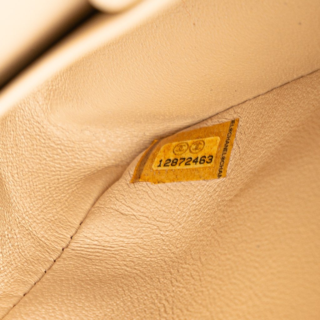 Chanel Medium Classic Caviar Double Flap - Detail 1