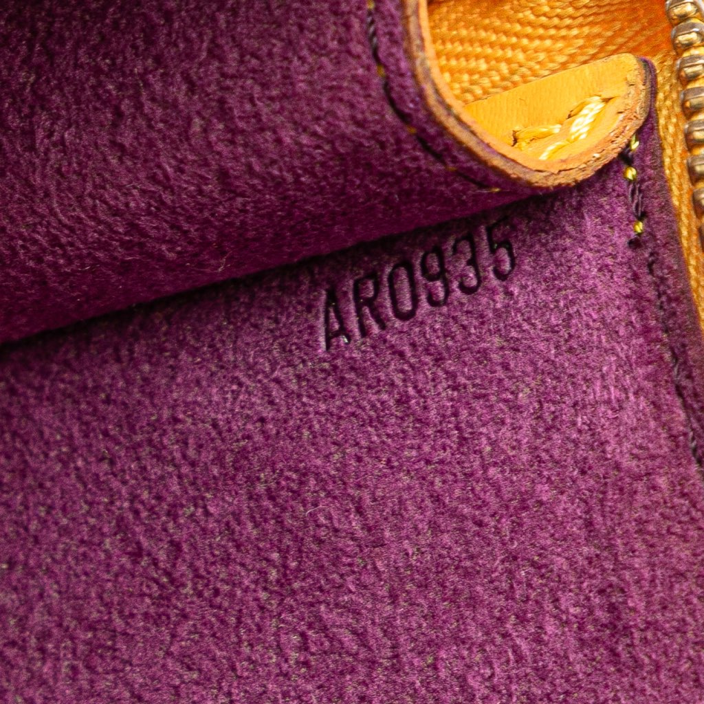 Louis Vuitton Epi Pochette Accessoires - Detail 1