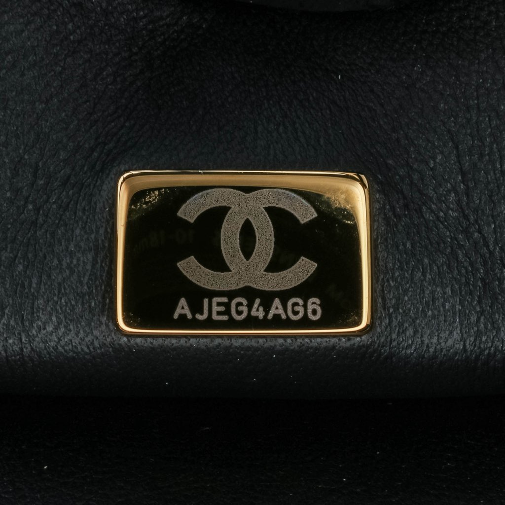 Chanel Métiers d'Art CC Quilted Lambskin Box Top Handle Satchel - Detail 1