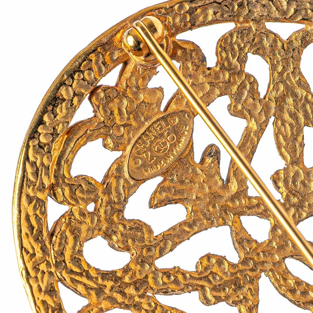 Chanel Gold Plated CC Round Brooch - Image 6