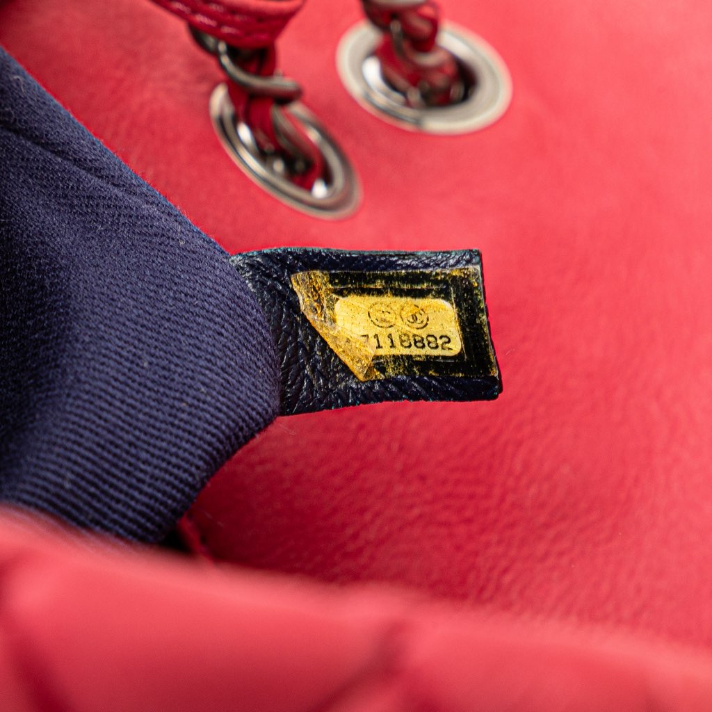 Chanel Small Iridescent Calfskin New Bubble Flap - Detail 1