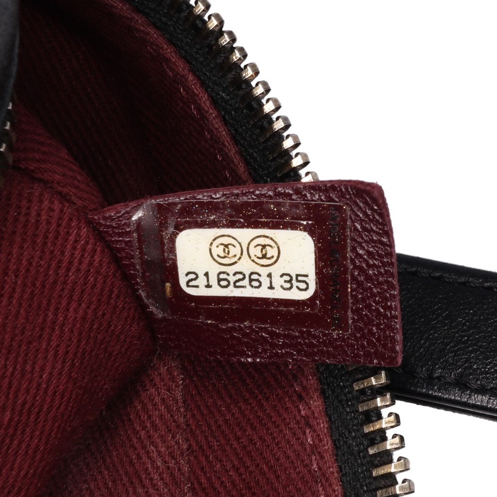 Chanel Chevron Lambskin Pyramid CC Camera Bag - Detail 1