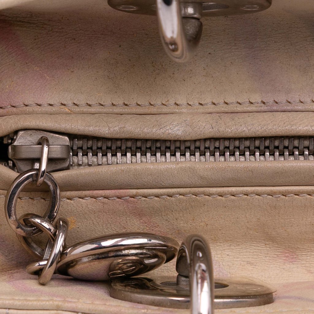 Dior Limited Edition Medium Lambskin Cannage Lady Dior - Detail 1