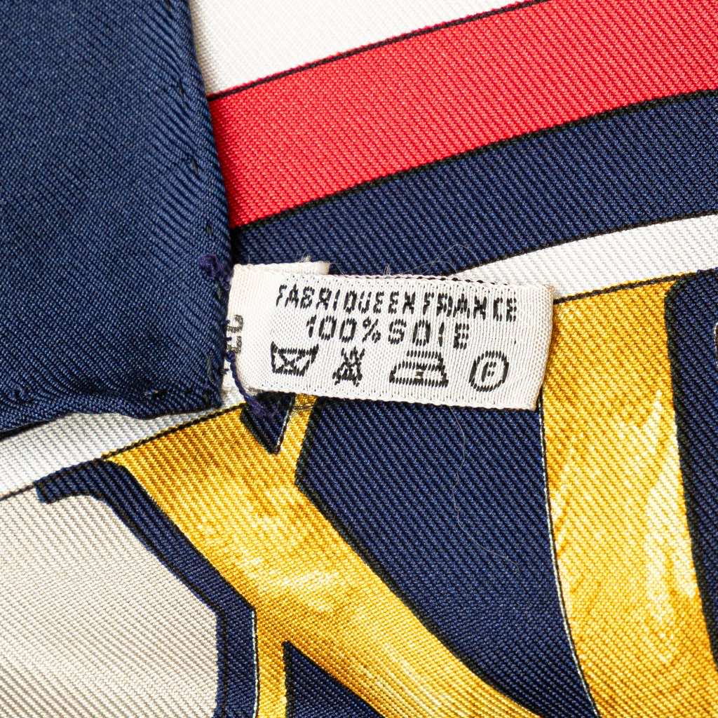 Hermès Parmi Les Fleurs Je Compte Les Heures Silk Scarf - 2