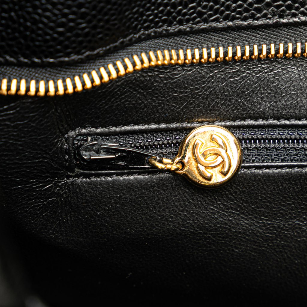 Chanel Caviar Medallion Tote - Detail 2