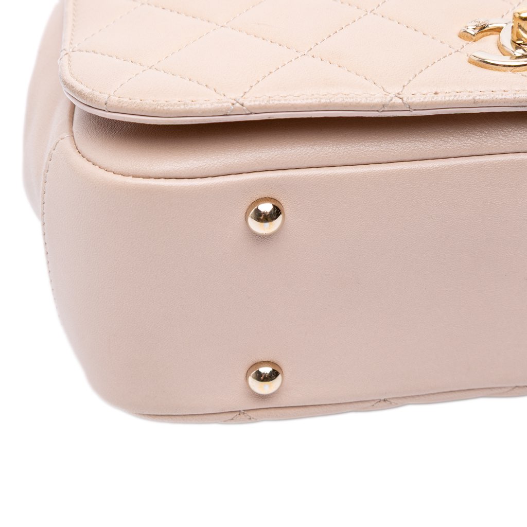 Chanel Medium Quilted Lambskin Carry Chic Flap - Detail 1