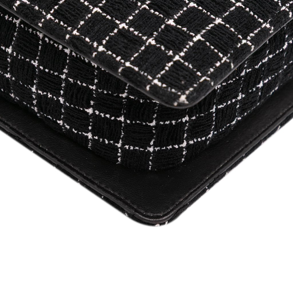 Chanel Tweed and Resin Shopping Bag - Image 10
