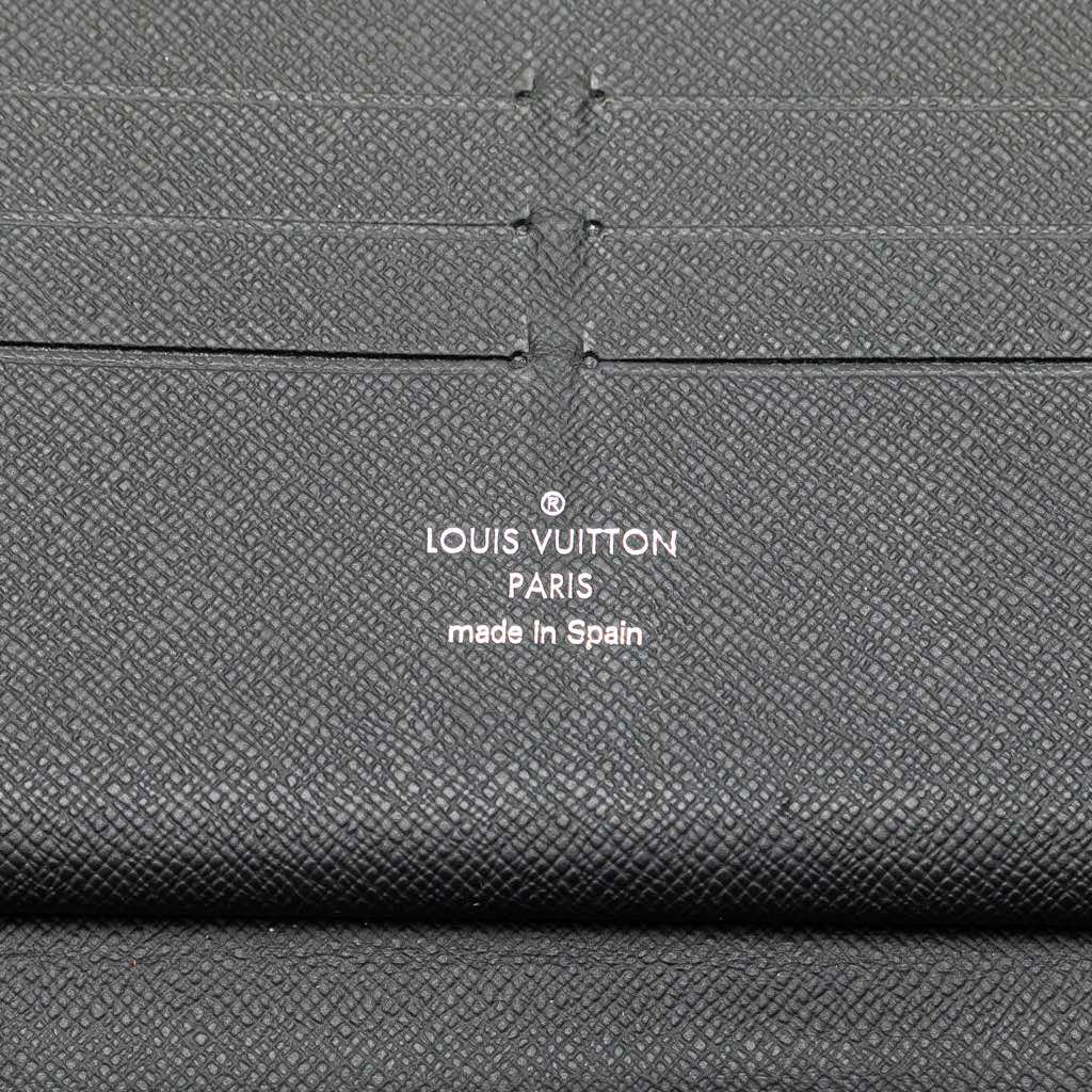 Louis Vuitton Taiga Zippy Organizer Wallet - Detail 1